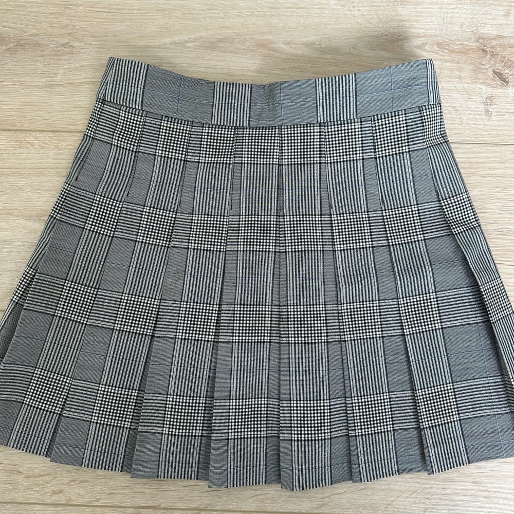 Aritzia Sunday Best Plaid Pleated Mini Skirt Size 2 | Gray plaid High Rise - Picture 4 of 7